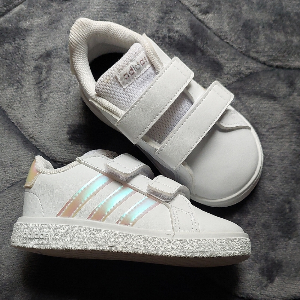 Toddler Adidas Grand Court 3.0 Sneaker/White w/Iridescent~ Sz 6. Pre-Love
